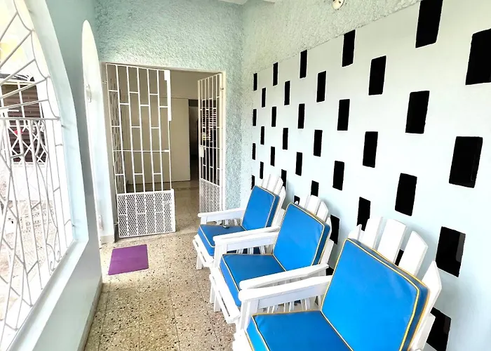 Crescent Apartment *